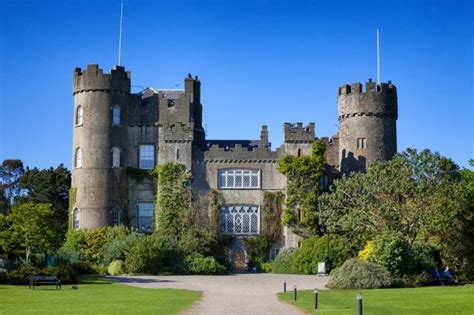 10 Places to Stay Near Dublin Castle .